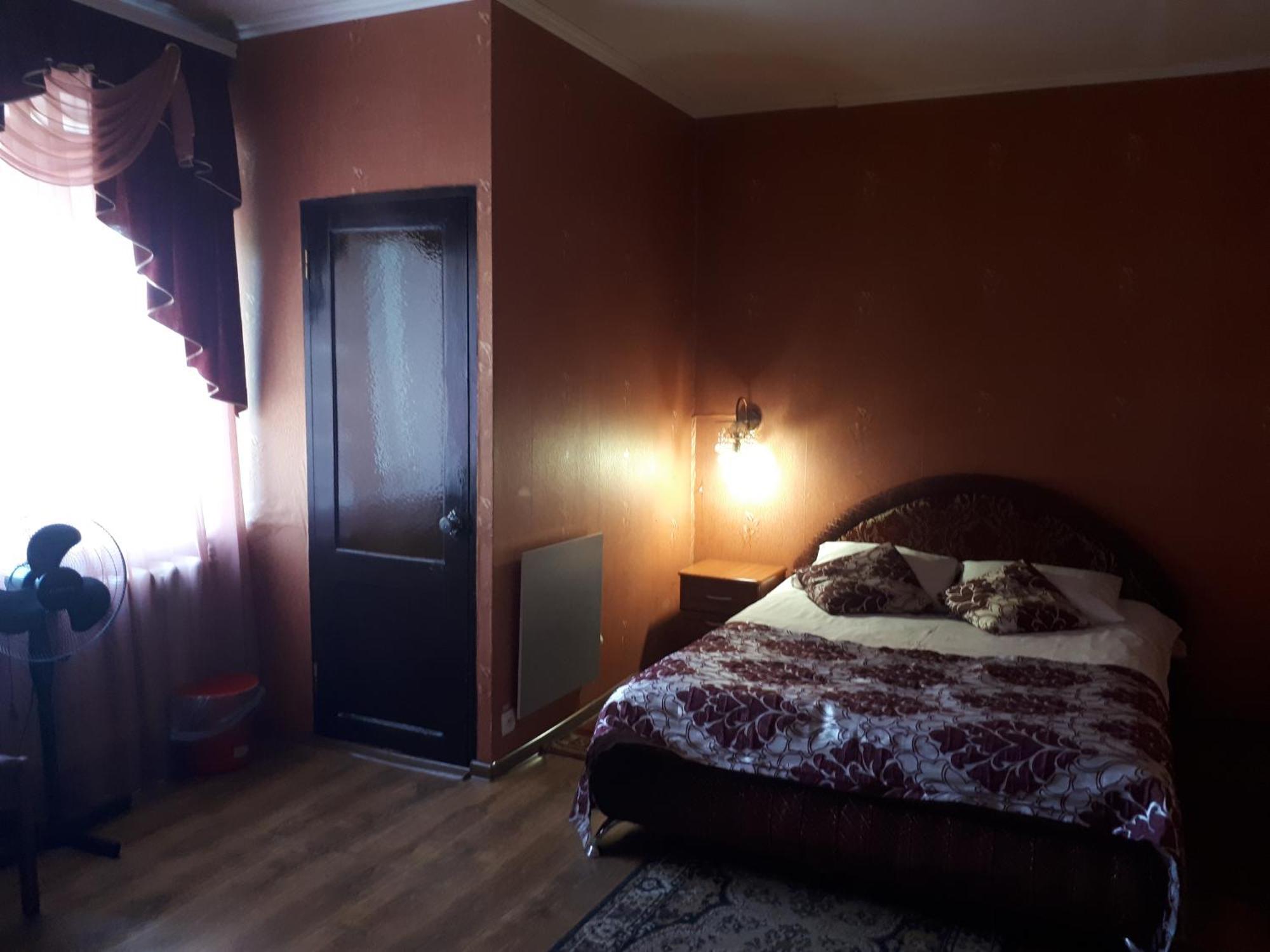 Hotel Gostynnyi Dvir Sharhorod Exterior photo