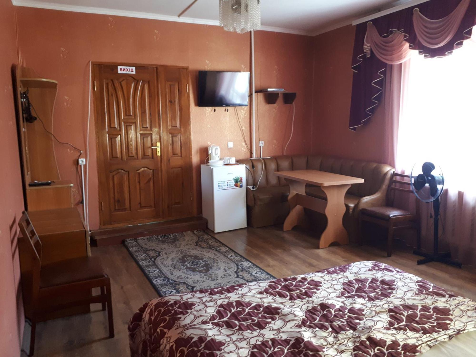 Hotel Gostynnyi Dvir Sharhorod Exterior photo