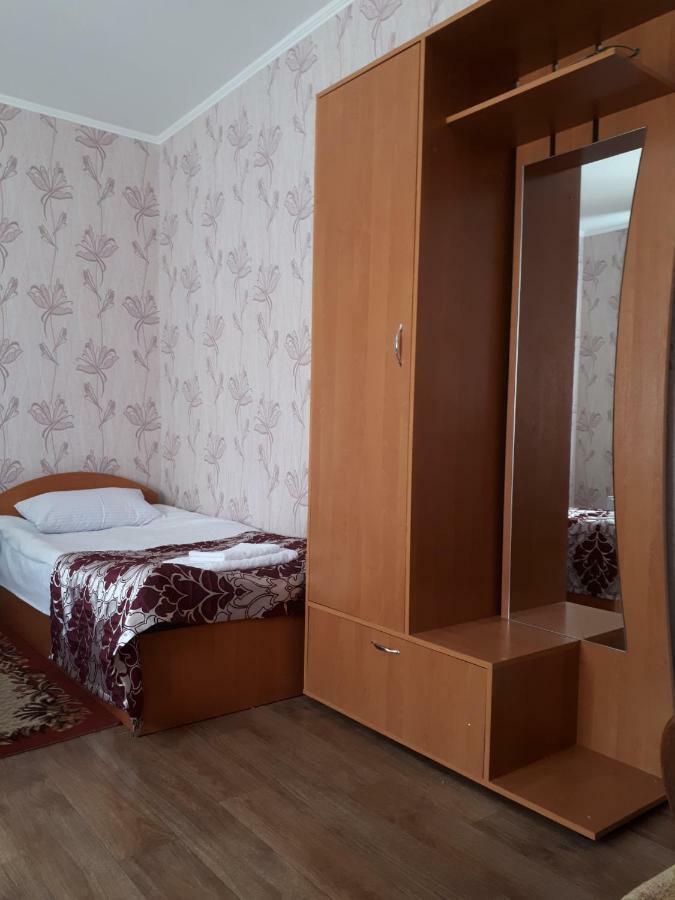 Hotel Gostynnyi Dvir Sharhorod Exterior photo