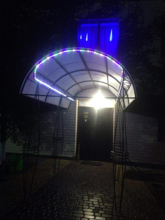 Hotel Gostynnyi Dvir Sharhorod Exterior photo